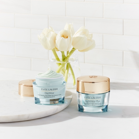 Estée Lauder DayWear Multi-Protection Anti-Oxidant 24H-Moisture Creme Protective Day Cream for dry skin