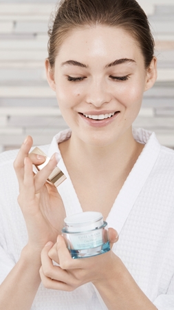 Estée Lauder DayWear Multi-Protection Anti-Oxidant 24H-Moisture Creme (Normal/Combination Skin) crème de jour protectrice pour peaux normales à mixtes