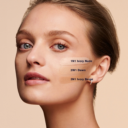 Estée Lauder Double Wear Stay-in-Place Mini long-lasting foundation SPF 10