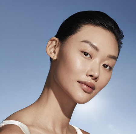 Estée Lauder Futurist SkinTint Serum Foundation With Botanical Oil Infusion SPF 20 nourishing foundation SPF 20
