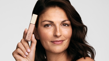 Estée Lauder Double Wear Stay-in-Place anticearcan cu efect de lunga durata