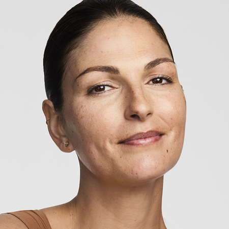Estée Lauder Double Wear Stay-in-Place anticearcan cu efect de lunga durata