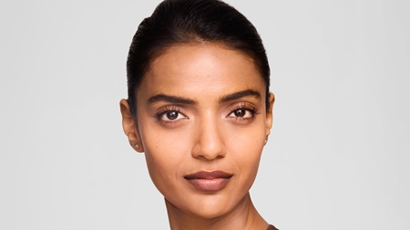 Estée Lauder Double Wear Stay-in-Place anticearcan cu efect de lunga durata