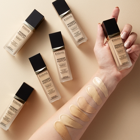 Eveline Cosmetics Wonder Match fond de teint liquide longue tenue à l'acide hyaluronique