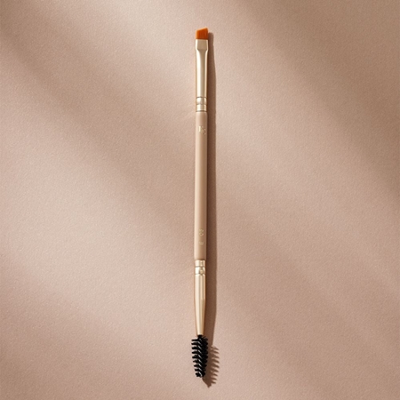 Eveline Cosmetics Accessories abgewinkelter Eyelinerpinsel mit Bürste