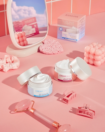 Eveline Cosmetics Cream Shot Hyaluronic Acid intenzivně hydratační krém pro suchou až velmi suchou pokožku