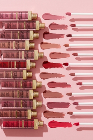 Eveline Cosmetics Wonder Match dlouhotrvající matná tekutá rtěnka s kyselinou hyaluronovou