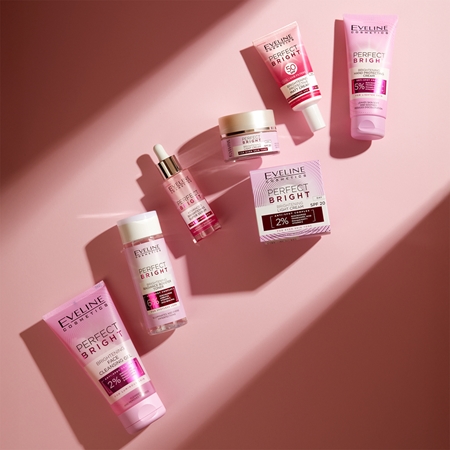 Eveline Cosmetics Perfect Bright SPF 50 προστατευτική ματ κρέμα προσώπου SPF 50