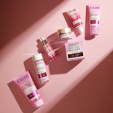 Eveline Cosmetics Perfect Bright SPF 50 schützende, mattierende Gesichtscreme SPF 50