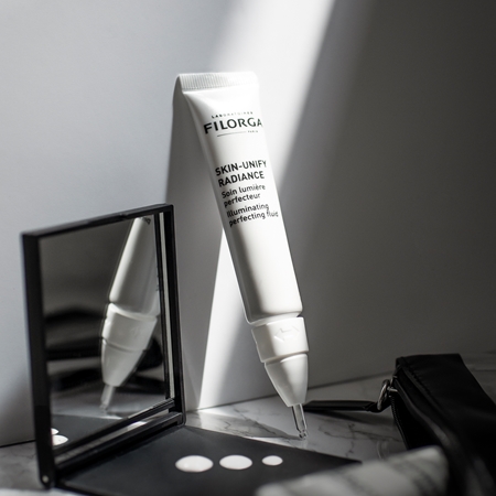 FILORGA SKIN-UNIFY RADIANCE Lystergivande vätska för jämn hudton