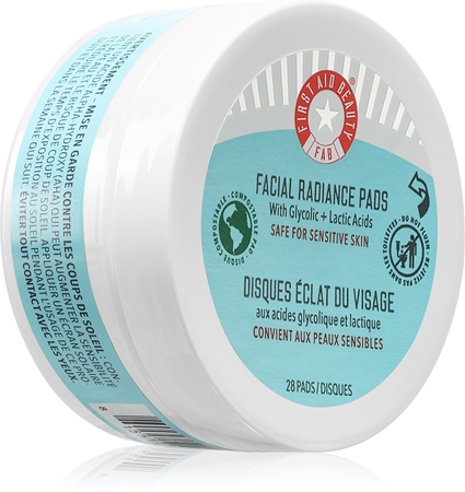 First Aid Beauty Facial Radiance Pads απολεπιστικά επιθέματα για λαμπρότητα και λείανση επιδερμίδας