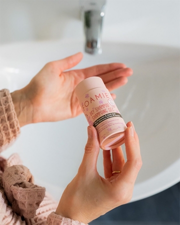 Foamie Berry Brunette Dry Shampoo dry shampoo in powder for dark hair