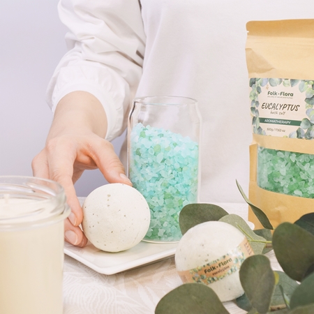 Folk & Flora Eucalyptus Bath Bomb with soothing effect
