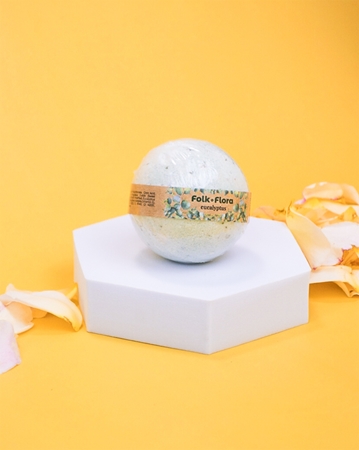 Folk & Flora Eucalyptus Bath Bomb with soothing effect