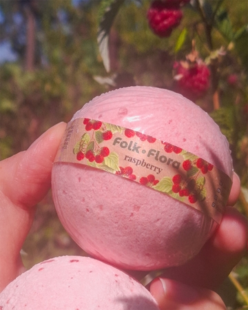 Folk & Flora Raspberry koupelová bomba