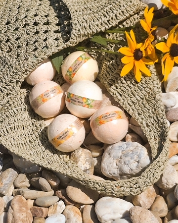 Folk & Flora Calendula Sprudlande badbomb produkter med ringblomma