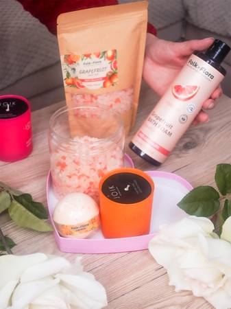 Folk & Flora Calendula Sprudlande badbomb produkter med ringblomma