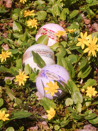Folk & Flora Lavender Badebombe har en beroligende virkning