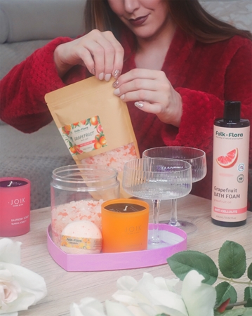 Folk & Flora Grapefruit Badesalt har en beroligende virkning