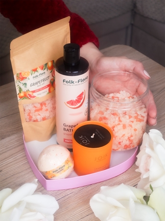 Folk & Flora Grapefruit Badesalt har en beroligende virkning