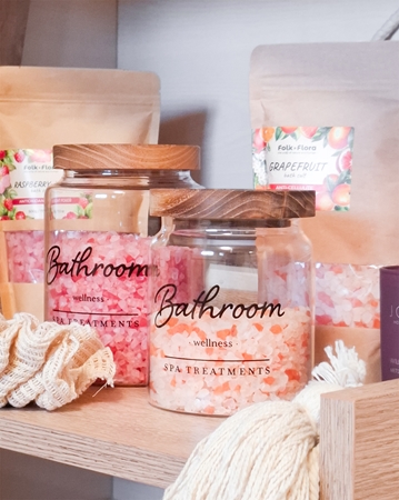 Folk & Flora Grapefruit Badesalt har en beroligende virkning