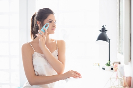 FOREO IRIS™ masážní přístroj na oční okolí