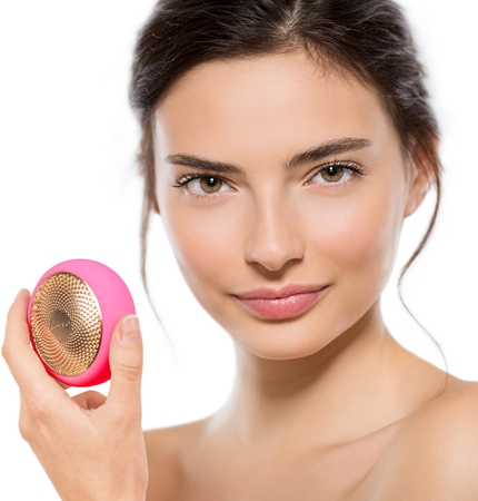 FOREO UFO™ sonický přístroj pro urychlení účinků pleťové masky