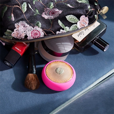 FOREO UFO™ sonický přístroj pro urychlení účinků pleťové masky