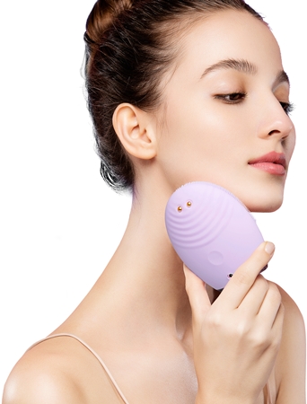 FOREO LUNA™ 3 Plus sonični uređaj za čišćenje s termofunkcijom za učvršćujuću masažu