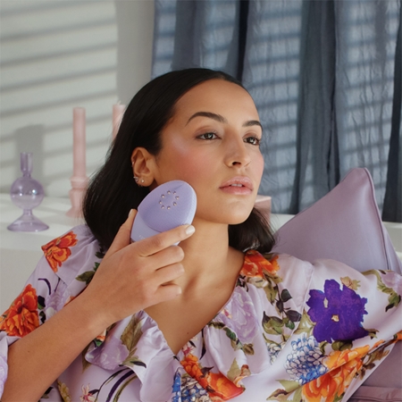FOREO LUNA™ 3 Plus sonični uređaj za čišćenje s termofunkcijom za učvršćujuću masažu