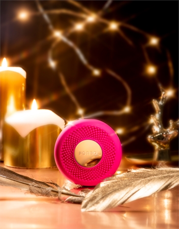 FOREO UFO™ mini 2 szónikus készülék az arcmaszk hatásának felgyorsítására utazási csomag