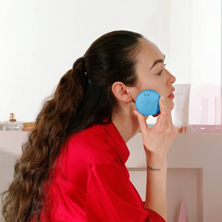 FOREO LUNA™ Play Smart 2 intelligent cleansing brush for all skin types