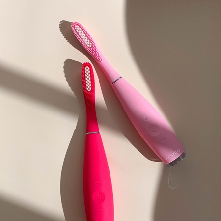 FOREO ISSA™ 3 sonisch tandenborstel met siliconen ontwerp