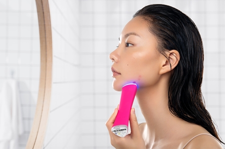 FOREO ESPADA™ 2 aknen oireita lievittävä, sinistä valoa hyödyntävä ihonhoitokynä