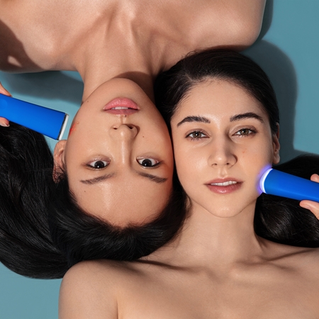 FOREO ESPADA™ 2 aknen oireita lievittävä, sinistä valoa hyödyntävä ihonhoitokynä