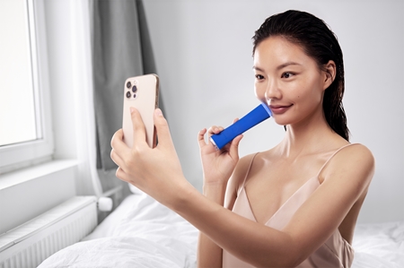FOREO ESPADA™ 2 aknen oireita lievittävä, sinistä valoa hyödyntävä ihonhoitokynä