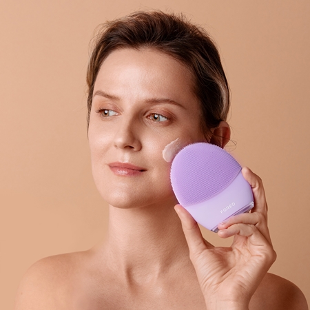 FOREO SUPERCHARGED Triple Action Cremă intensă hidratanta si emolienta