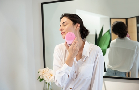 FOREO LUNA™4 Plus szónikus tisztító készülék hőkezelő funkcióval és feszesítő masszázzsal