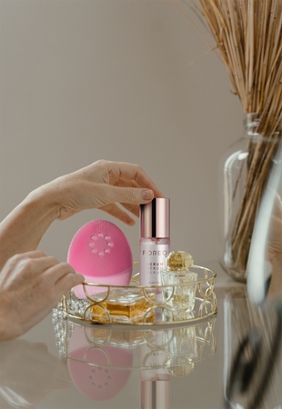 FOREO LUNA™4 Plus szónikus tisztító készülék hőkezelő funkcióval és feszesítő masszázzsal
