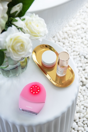 FOREO LUNA™4 Plus szónikus tisztító készülék hőkezelő funkcióval és feszesítő masszázzsal