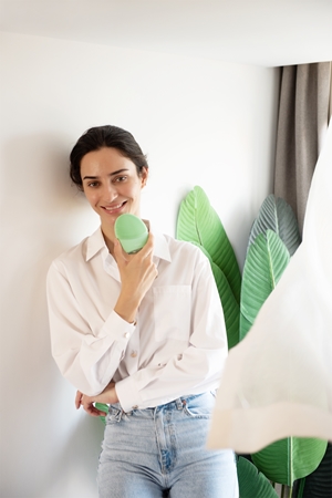 FOREO LUNA™4 masážní přístroj na čištění a zpevnění obličeje