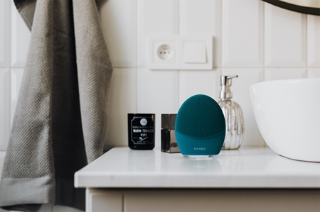 FOREO LUNA™4 Men masážní přístroj na čištění a zpevnění obličeje
