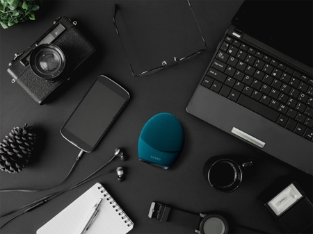 FOREO LUNA™4 Men masážní přístroj na čištění a zpevnění obličeje