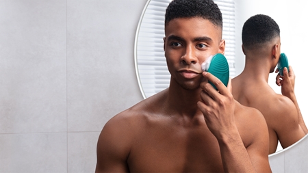 FOREO LUNA™4 Men masážní přístroj na čištění a zpevnění obličeje