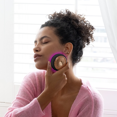 FOREO UFO™ 3 5-in-1 звуков уред за ускоряване ефекта на маските за лице