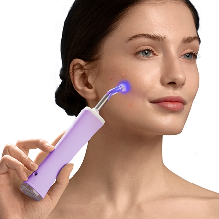 FOREO ESPADA™ 2 Plus pero s modrým světlem pro zmírnění projevů akné