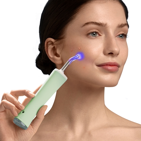 FOREO ESPADA™ 2 Plus pero s modrým světlem pro zmírnění projevů akné