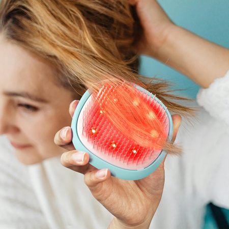 FOREO FLIP™ Play Advanced 3-in-1 Comb with LED backlight