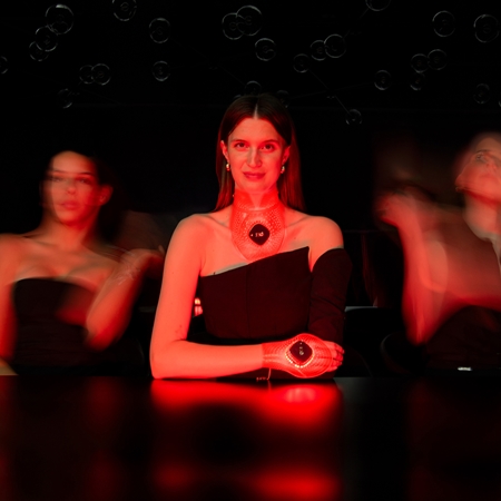 FOREO FAQ™ 211 LED maska na krk a dekolt proti stárnutí pokožky