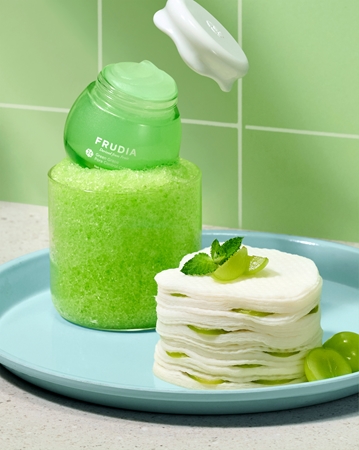 Frudia Green Grape Hydro - Gel Cream to tighten pores